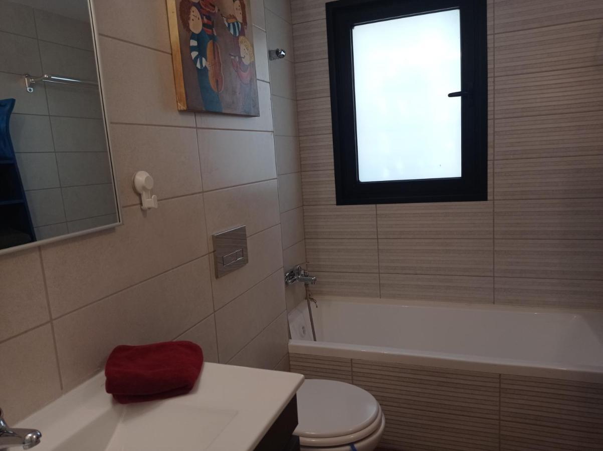 Ferienwohnung New! Great Location! Vibrant Downtown, Talpiot Market, Flea Market, Carmel Beach, Close To Everywhere Haifa Exterior foto